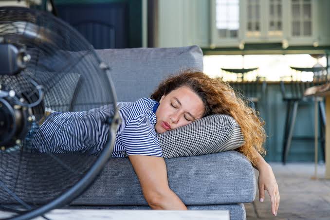 Sleeping comfortably during a UK heatwave with healthy sleep habits